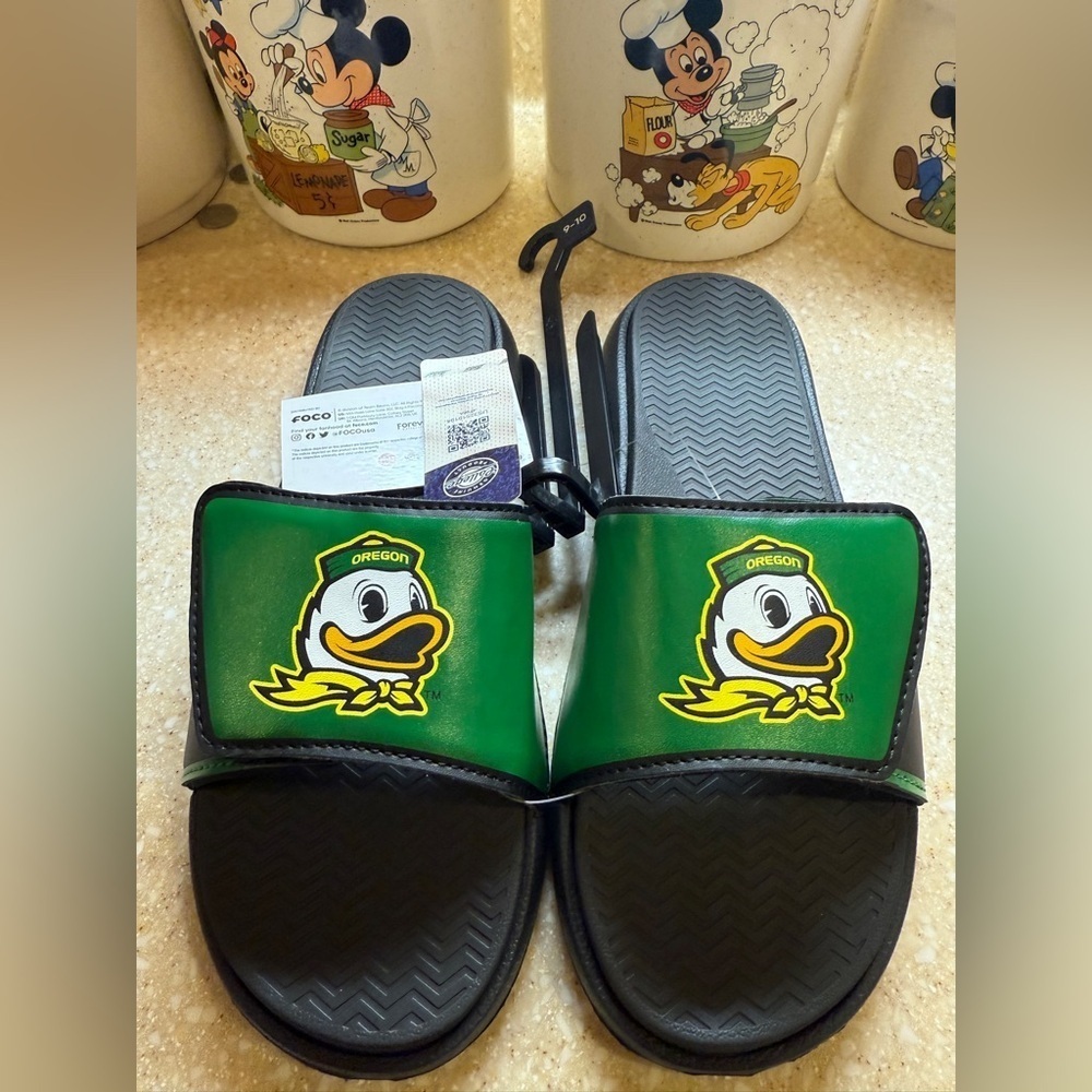 FOCO Men's Green and Black Oregon Ducks Slide Sandals BRAND NEW Sz 9
